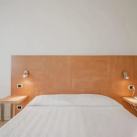 Hotiday Aparthotel 3*