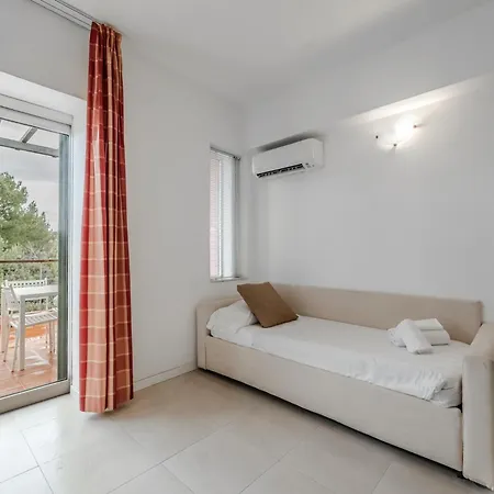 Apartmanhotel Hotiday 3*